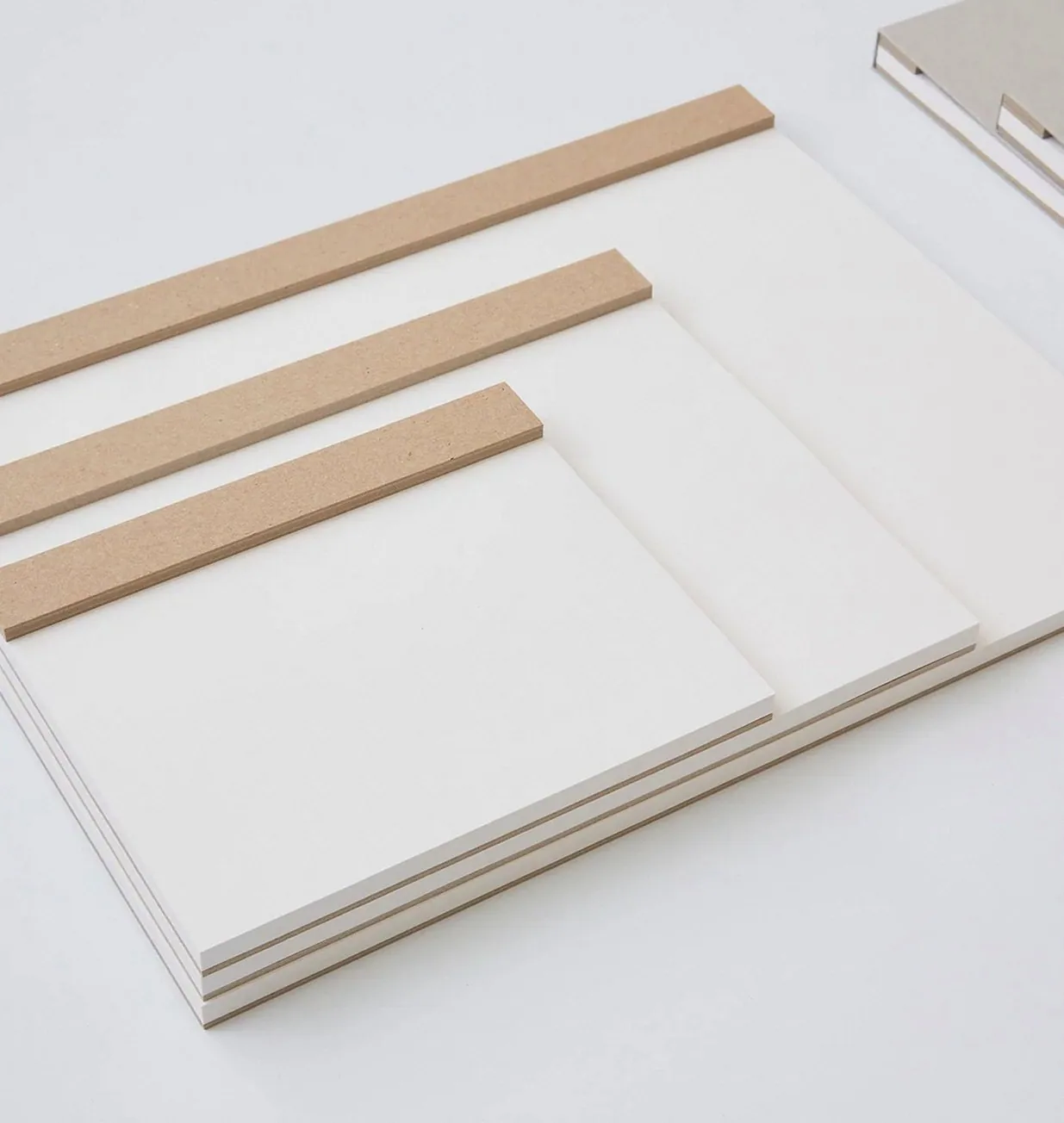 白いパッドを三冊重ねた様子